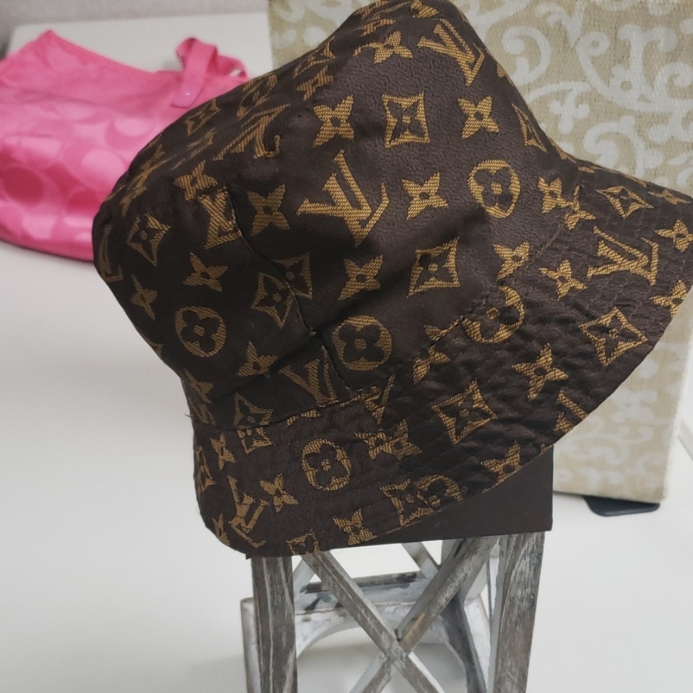 Louis Vuitton bucket hat vintage 90s